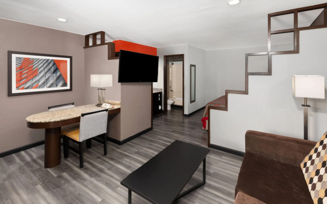 Ramada by Wyndham El Paso