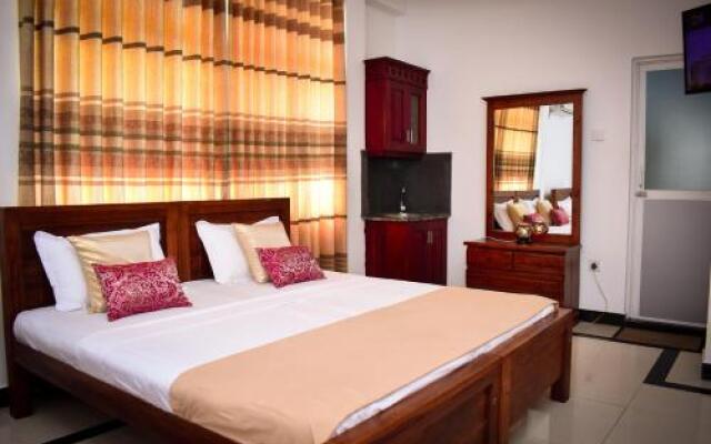 OYO 361 Grand Rovinka Hotel