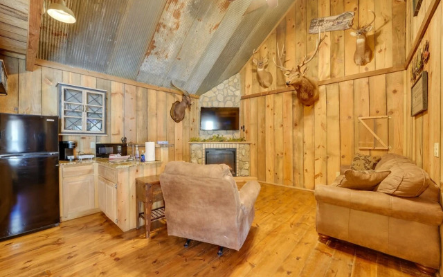 'Antler'S Point' Cabin W/ Patio In Branson!