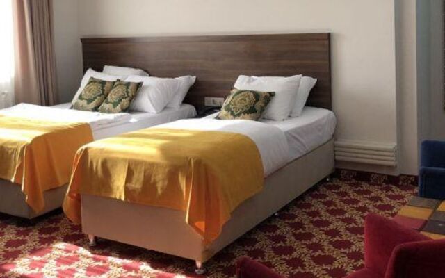 Grand Deluxe Hotel