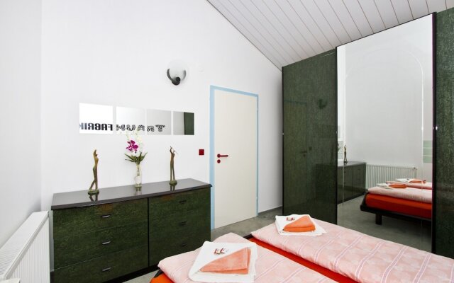 Luxury apt w Pool, 3 Balconies, Terrace & sea View