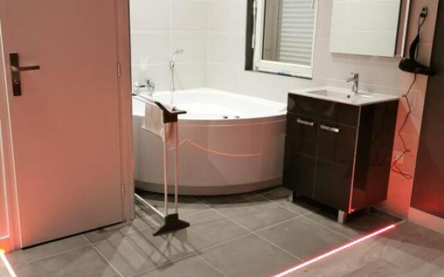 Appartement GRIS - LOVE SUITE - BALNEO-JACCUZI