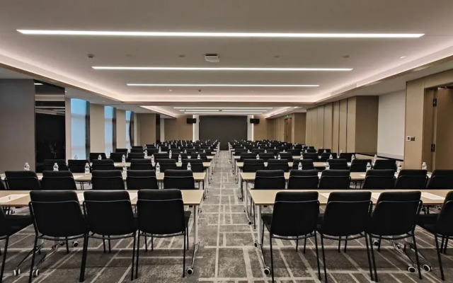 Wanda Moments Urumqi Railway Station