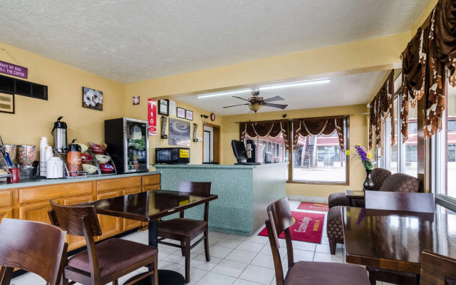 Econo Lodge Winfield