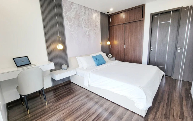 Modern Condo steps from Vincom Plaza