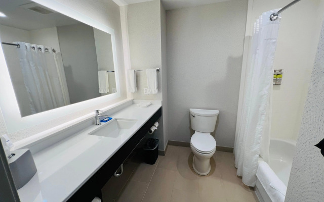 Holiday Inn Express & Suites Salinas by IHG