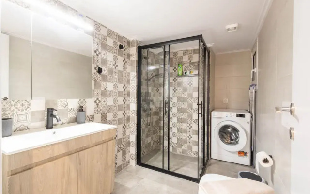 Urban Comfort 2 Bdrm Next to Metro