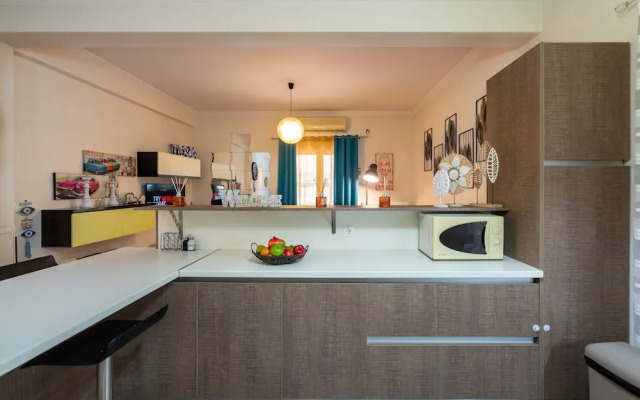 Charming 2BR retreat near market & beach