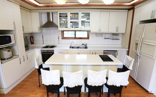 Yeoju White House Pension