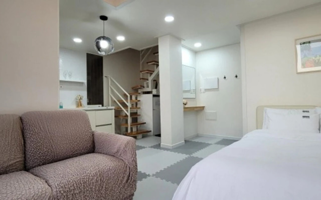 Geoje Sea and Blue Pool Villa