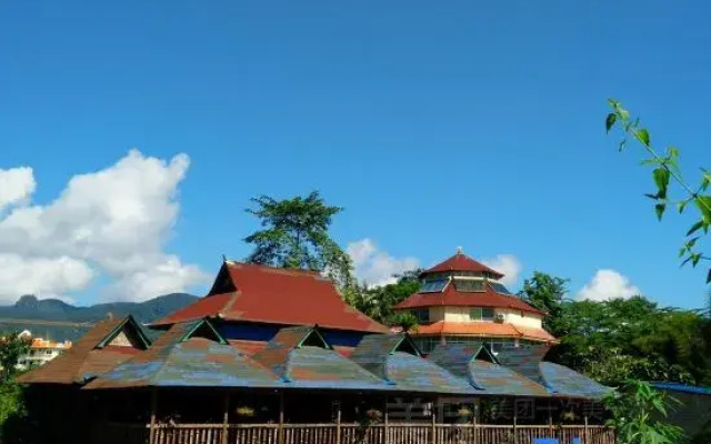 Mengla Bajiaolou Inn