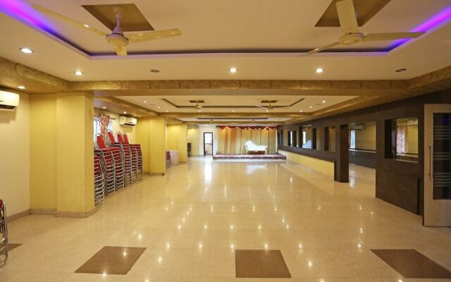 OYO 10188 Hotel DS Grand Inn