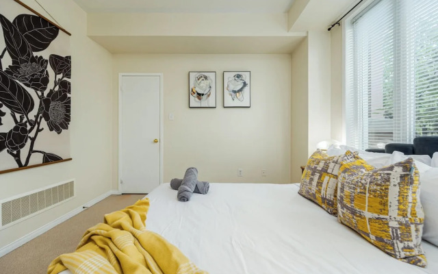 Cozy 1 Bedroom Townhouse