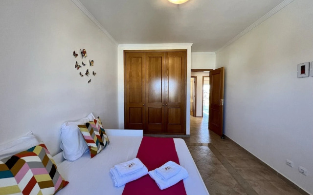 Albufeira Valley 1 With Pool by Homing