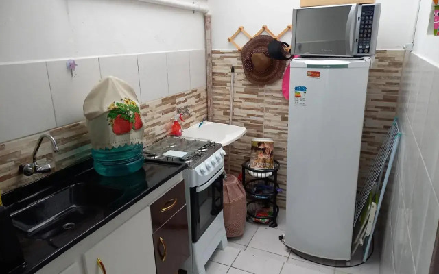 250m da praia-Kitinete com Piscina-Matinhos-PR