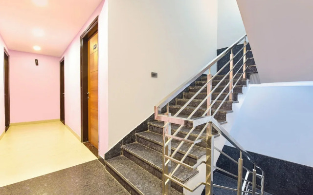 Fabhotel Pink Palace Raja Park