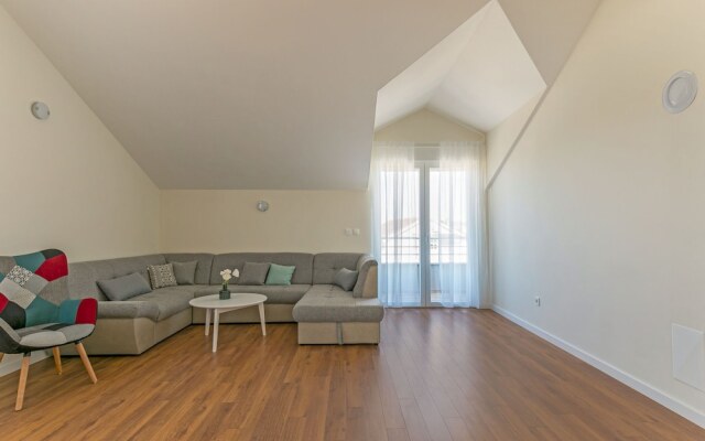 Newly Built Modern Apartment With Private Terrace and sea View