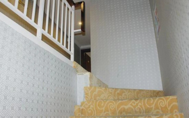 Moos Hotel (Shanghai Jiuting Subway Station)
