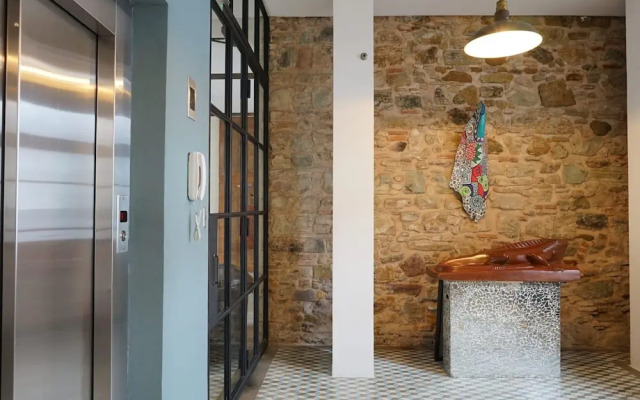 w Beautiful 1BR With Balcony in Casco Viejo