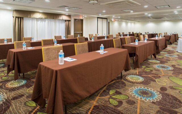 Holiday Inn Express & Suites Wyomissing by IHG