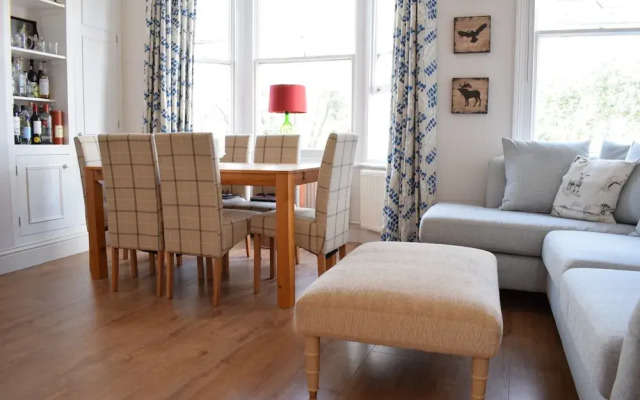 Lovely Newly-renovated 3 Bedroom Apartment in Fulham