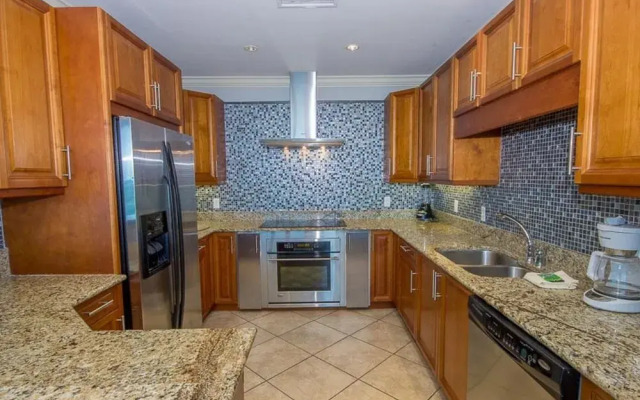 Bel Sole Penthouse 1801 - 4 Br condo