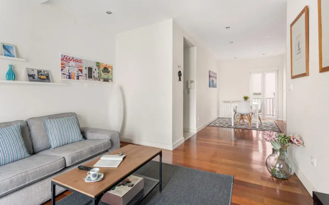 JOIVY Modern flat near Estrela Garden