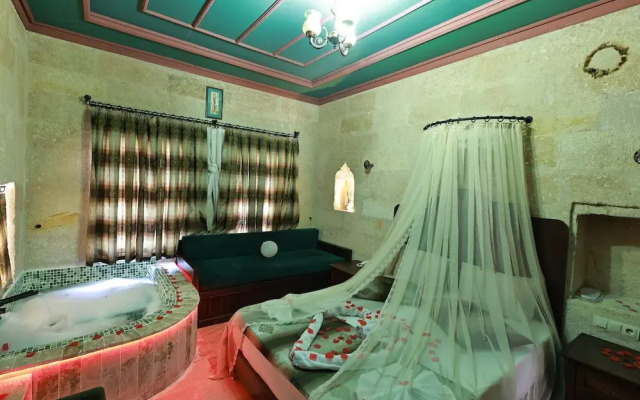 Tafana Cave & Stone Lodge