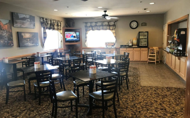 Quality Inn & Suites Hendersonville - Flat Rock
