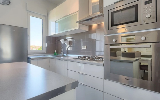 Rovere Pula in Pula With 2 Bedrooms and 1 5 Bathrooms