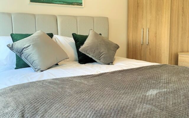 Top Floor - Serviced Apartments