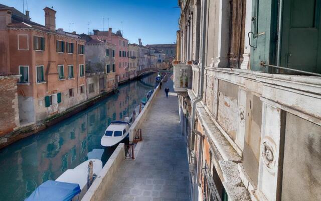 Vintage Venice Apartment