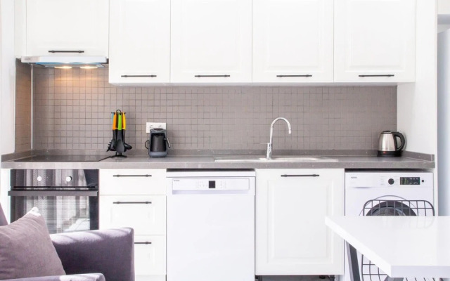 Modern Flat w Garden 5 min to Beach in Milas