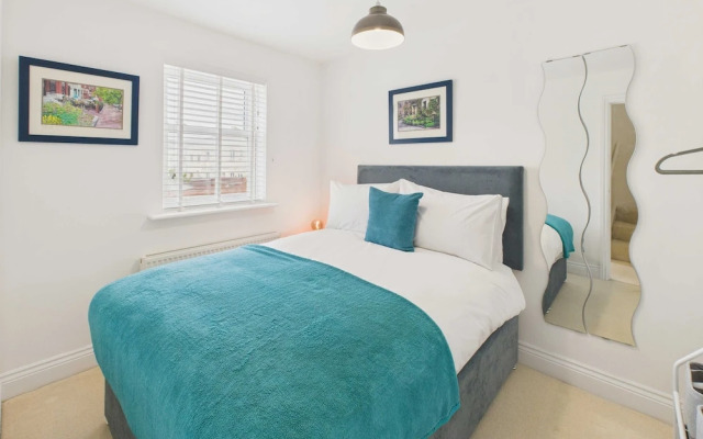 Host Stay Clearwell Gardens
