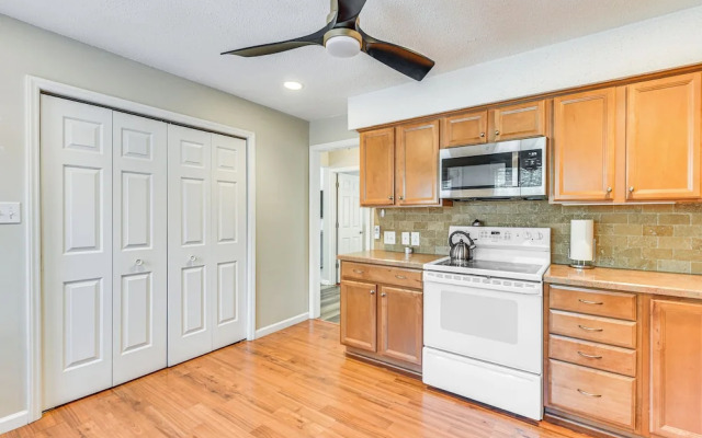 Pet-friendly Charlotte Home w/ Deck Near Uptown!