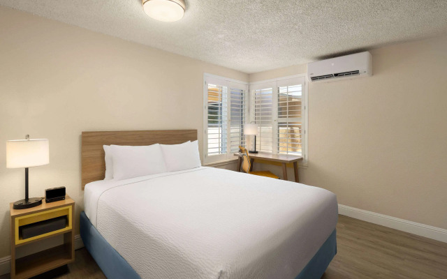 Days Inn by Wyndham Maui Oceanfront