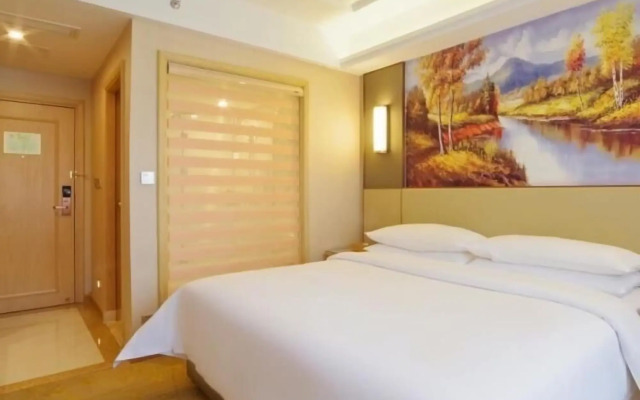 Vienna Hotel (Yiyang Heshan Xiufeng Park)
