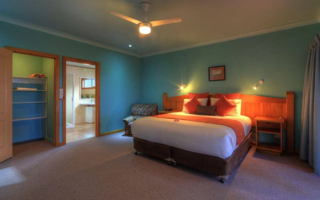 Trade Winds Country Cottages – Guest Rooms – Burnt Pine