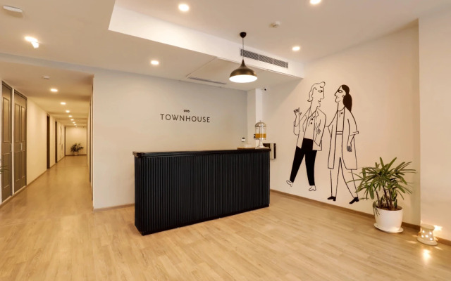 OYO Townhouse 231 Golden Avenue Road