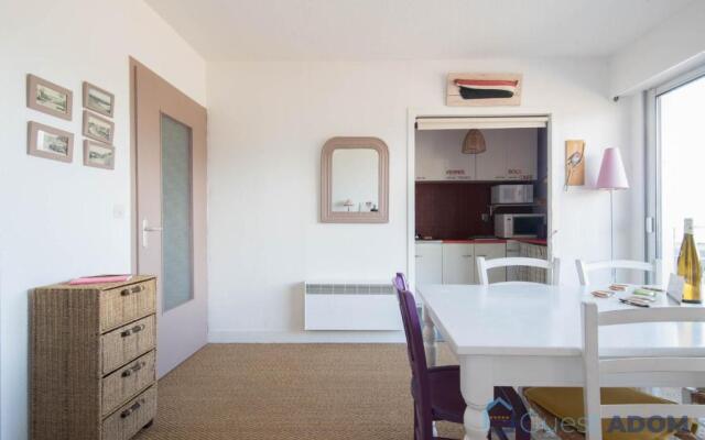 Studio les pieds dans l'eau bord de mer