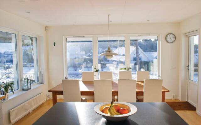 Beautiful Home in Västra Frölunda With 3 Bedrooms and Wifi