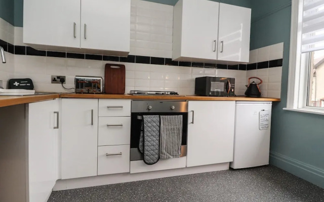 6A Elms Road
