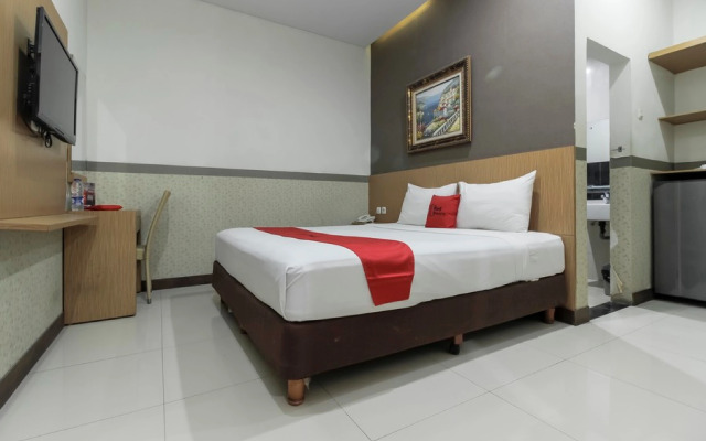 RedDoorz Plus @ Tuparev Cirebon