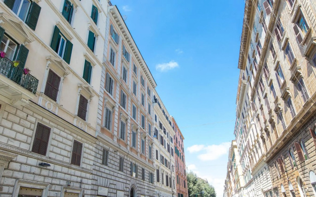 Trevi Colour- Rental in Rome