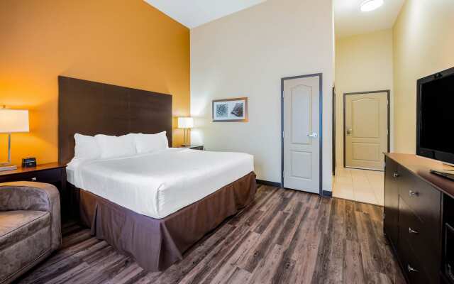 La Quinta Inn & Suites by Wyndham Marshall