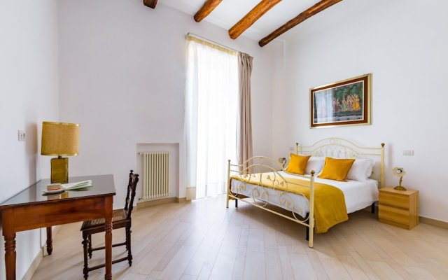 Apartment With Balcony in Palazzo Diaz by Wonderful Italy