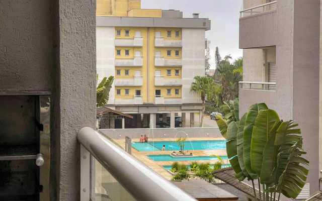 Apartamento Ubatuba, AR, Varanda Gourmet, Piscinas e 300mt Praia