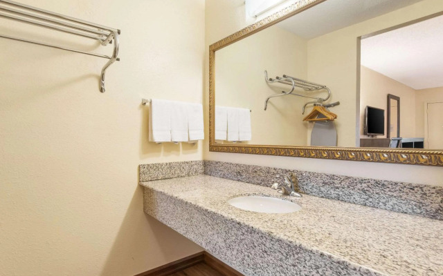 Econo Lodge Cloverdale