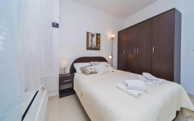 4B Apartments