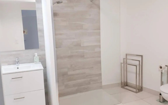 T2 avec balcon tout équipé 300m marché central